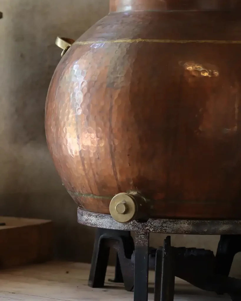 Vu de l'alambic en cuivre